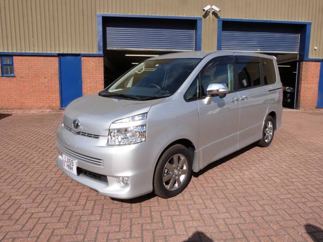 Toyota Voxy ZS Model 2.0i Auto MPV Petrol Silver